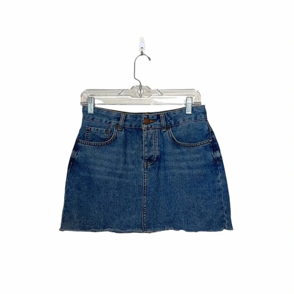 ASOS Mini Denim Skirt Medium Wash Frayed Hem High Rise Summer 2 Women’s
